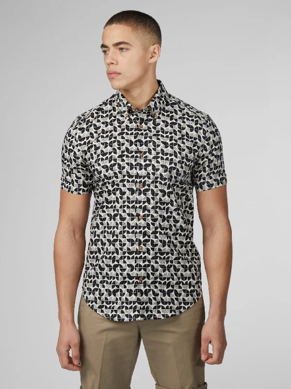 Linear Print Shirt - Black